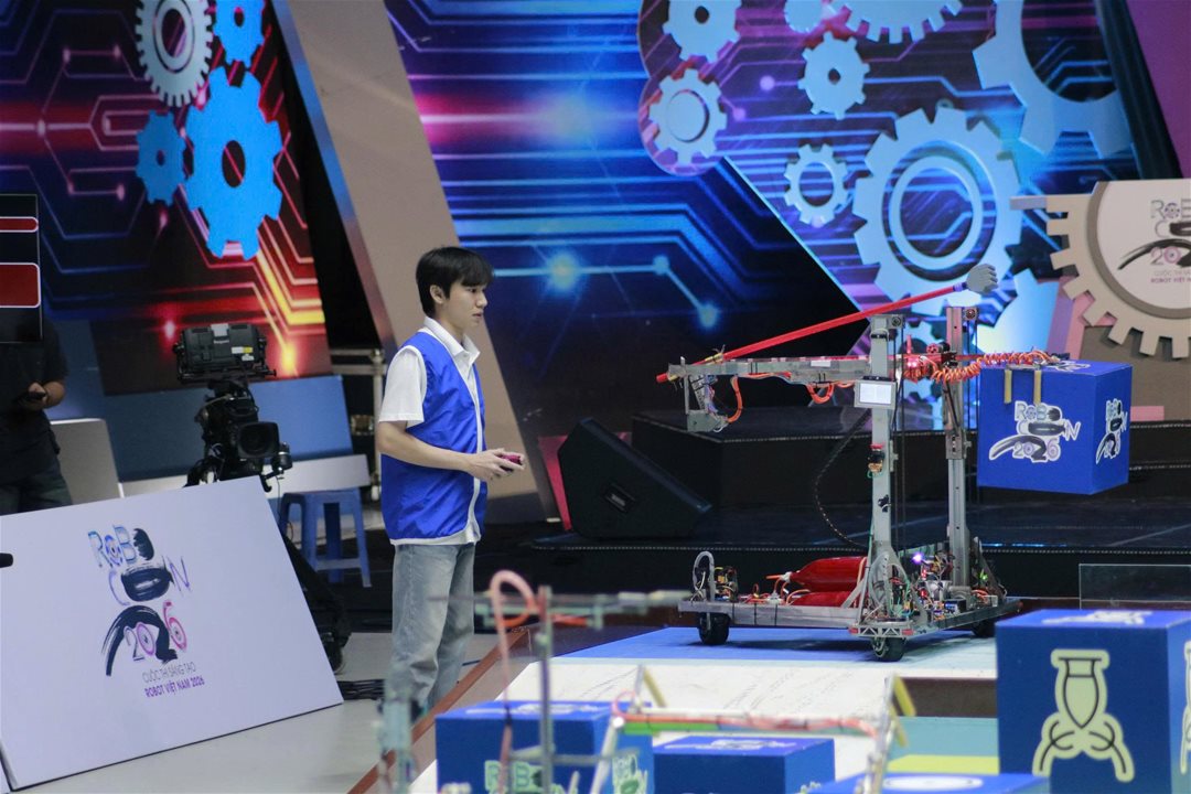 Robocon Lạc Hồng lập kỷ lục, dẫn đầu Top 16 tiến thẳng vào chung kết Robocon Việt Nam 2026