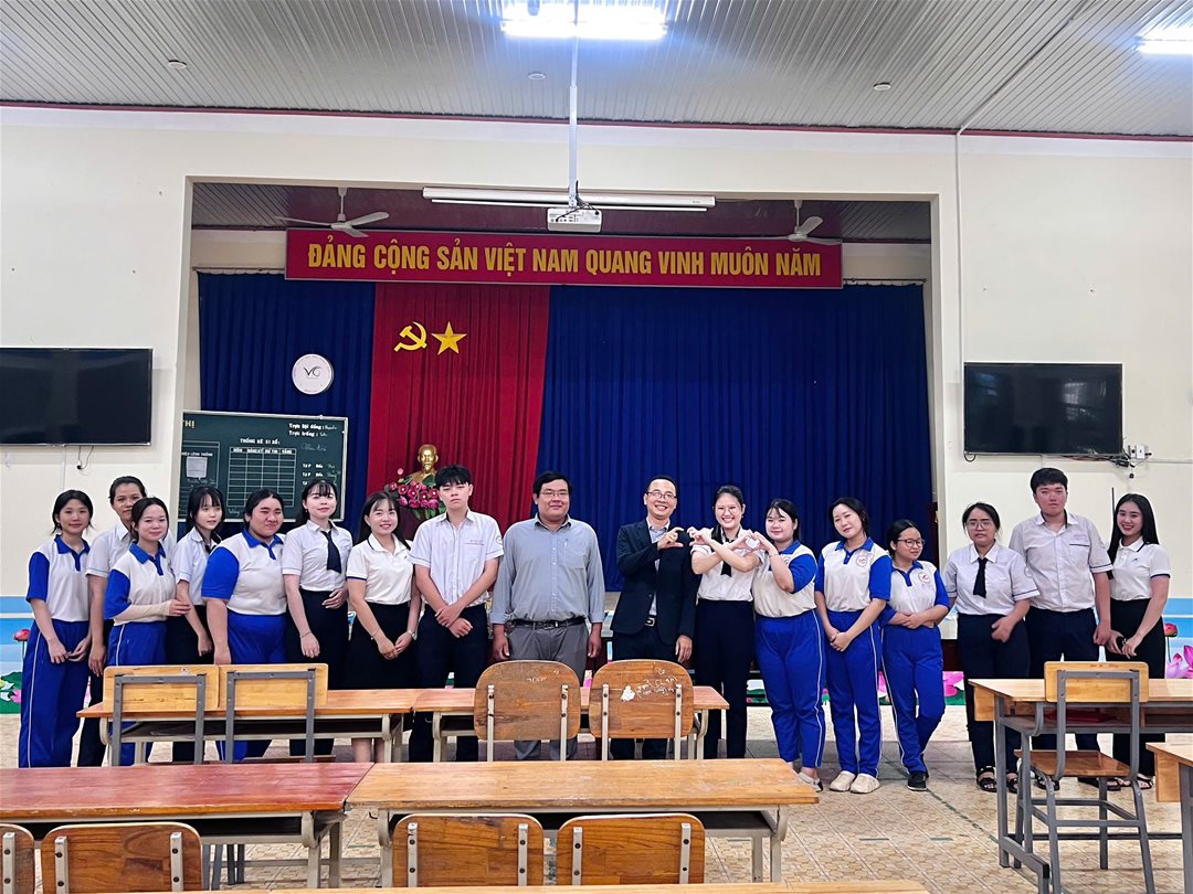 Các bạn học sinh tại trường THPT Vĩnh Cửu chọn trường Đại học Lạc Hồng